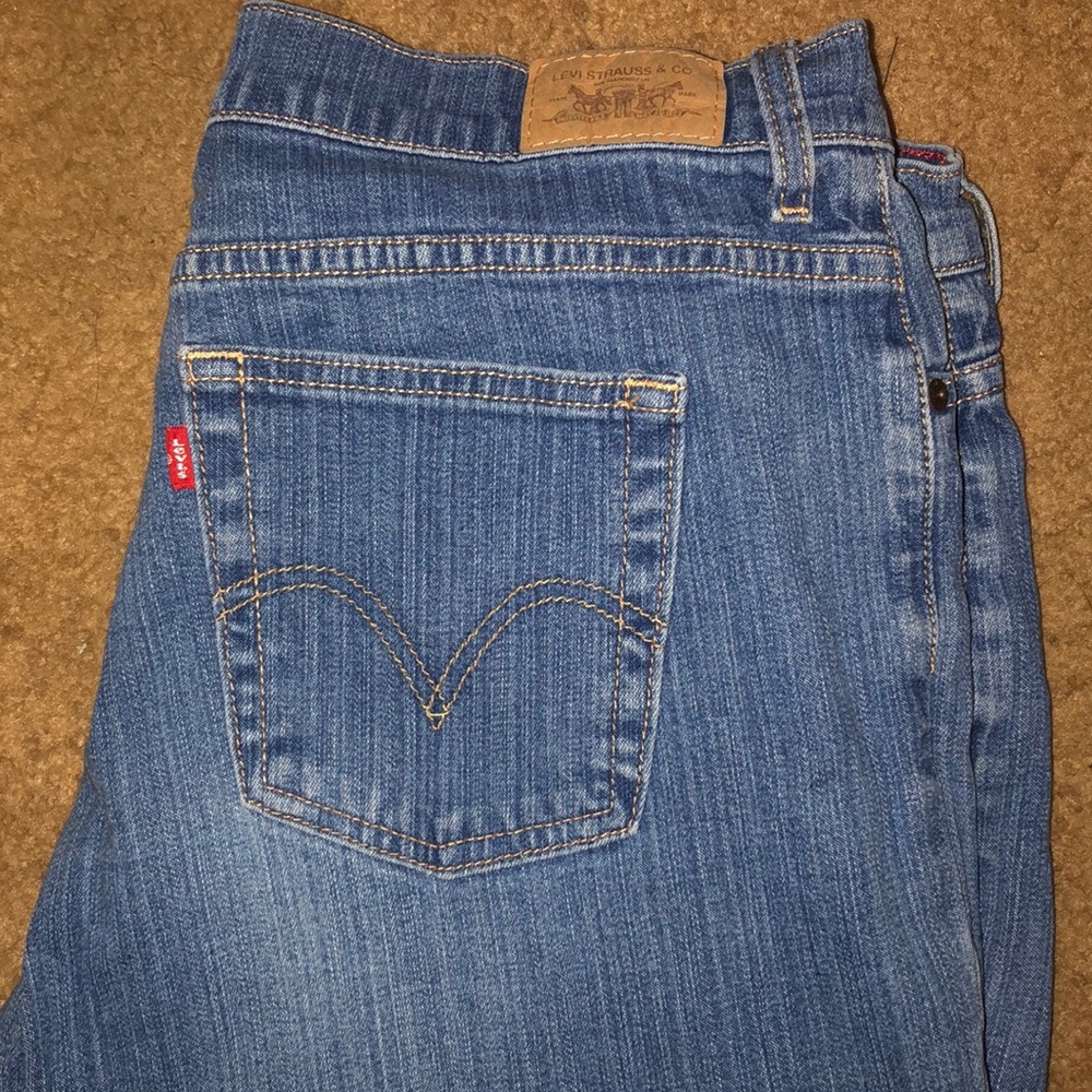 Levi’s Relaxed Boot Cut 550 w some spandex stretch